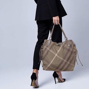 New Burberry Buckleigh Checkered Tote